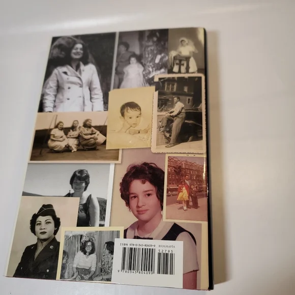 Spanish book used "My mundo adorado Sonia Sotomayor" book - Picture 7 of 13